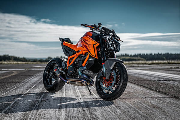 2024 KTM 990 DUKE米蘭車展亮相：全新車頭外觀，947c.c引擎、123匹馬力登場！